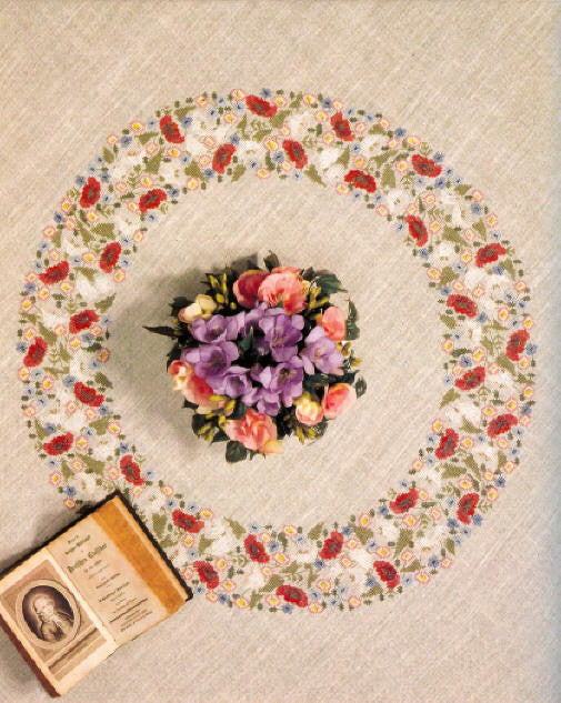 Garden of Poppies Tablecloth, linen included Garden of Poppies Tablecloth, linen included