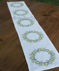 Garland of Tulips Runner