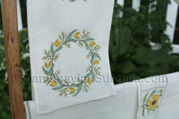 Garland of Tulips Runner